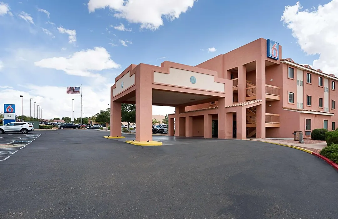 Motel 6-Page, Az-1