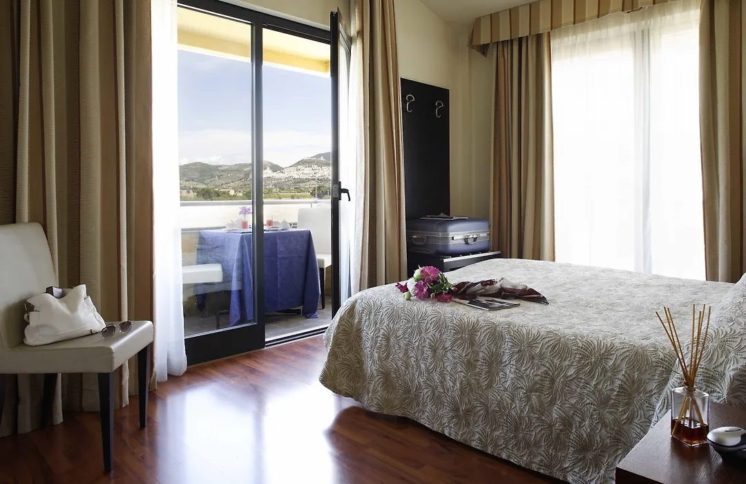 Hotel Cristallo di La Rosetta Srl-1