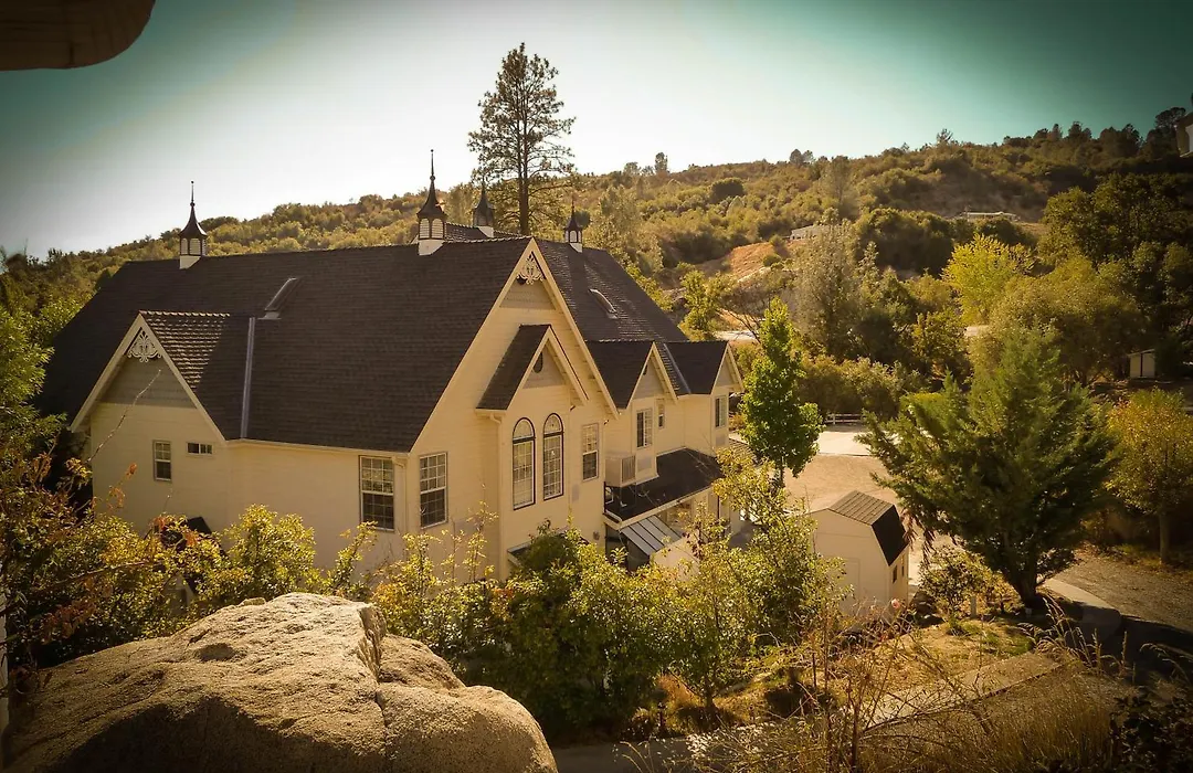 Hounds Tooth Inn-1