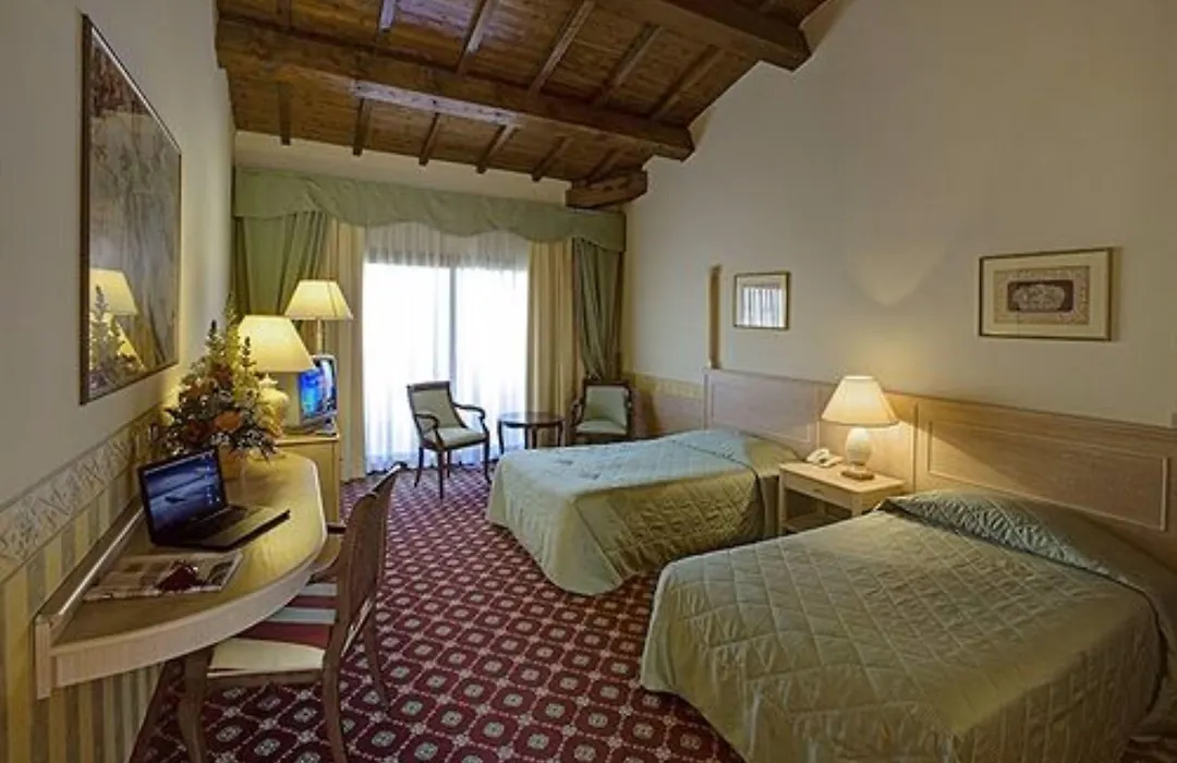 Hotel Orologio-1