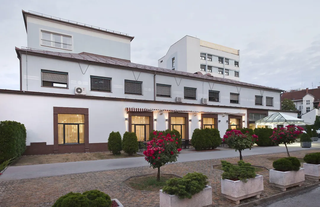 Hotel Piramida-1