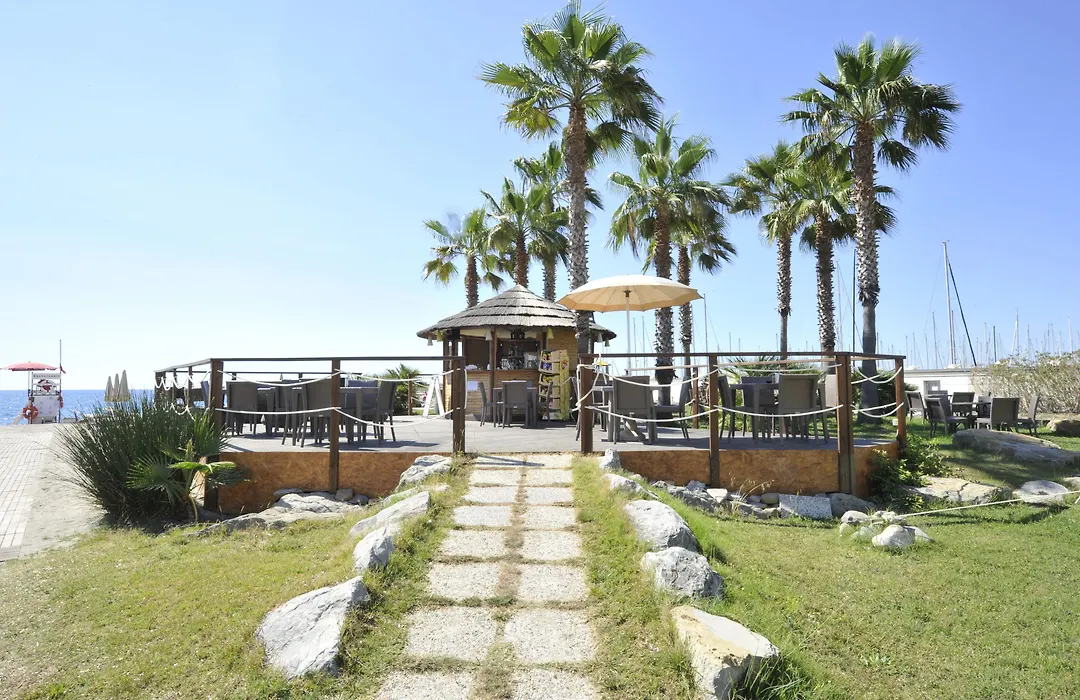 Aregai Marina Hotel & Residence-1