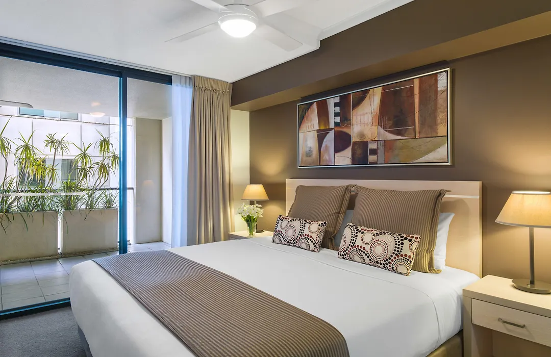 Oaks Brisbane River City Suites-1