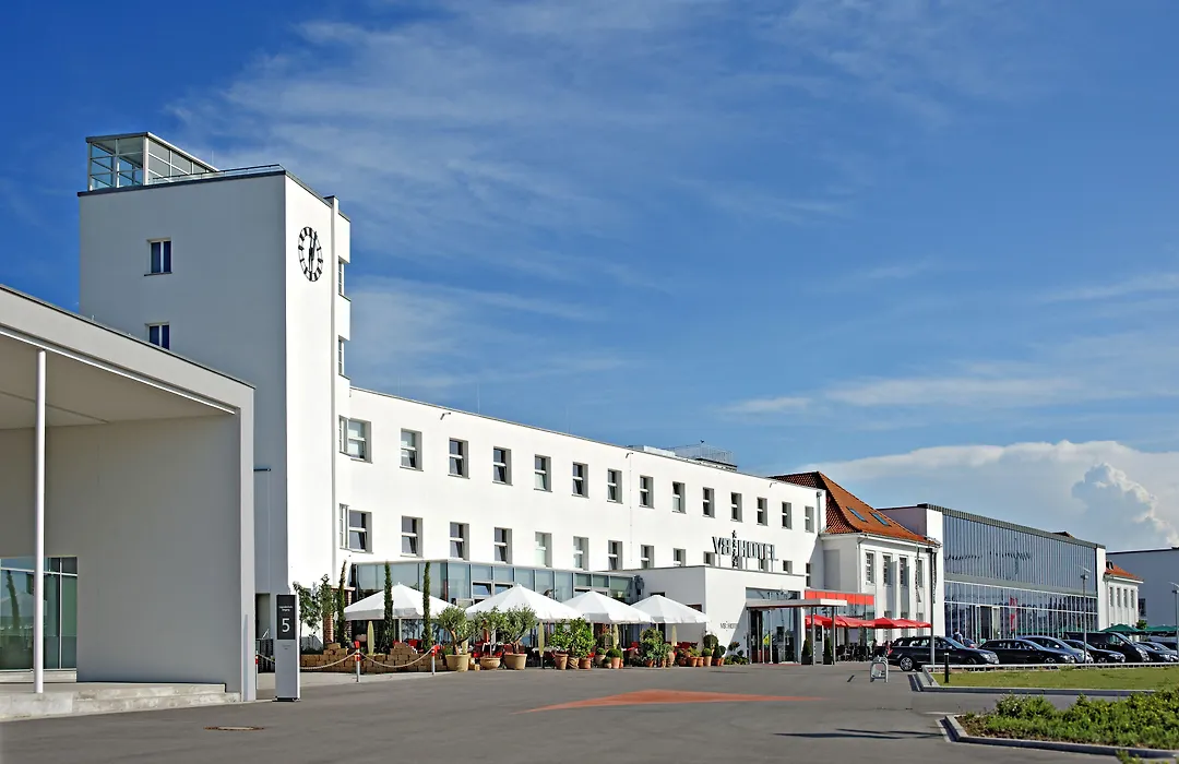V8 Hotel Motorworld Region Stuttgart-1