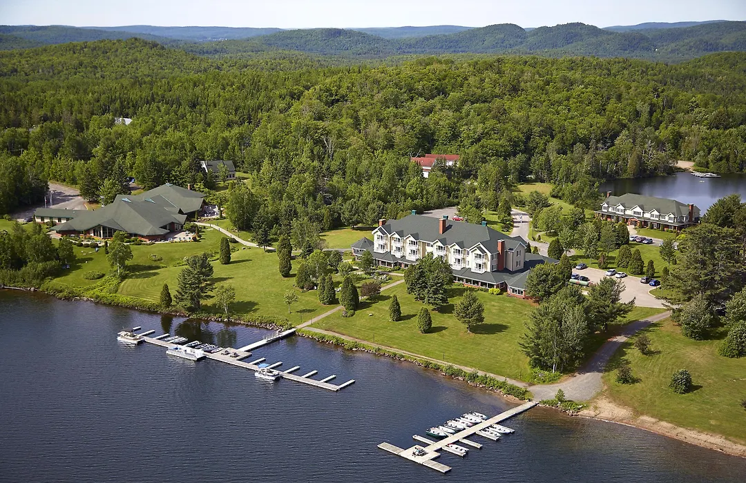 Auberge Du Lac-A-L'Eau-Claire-1