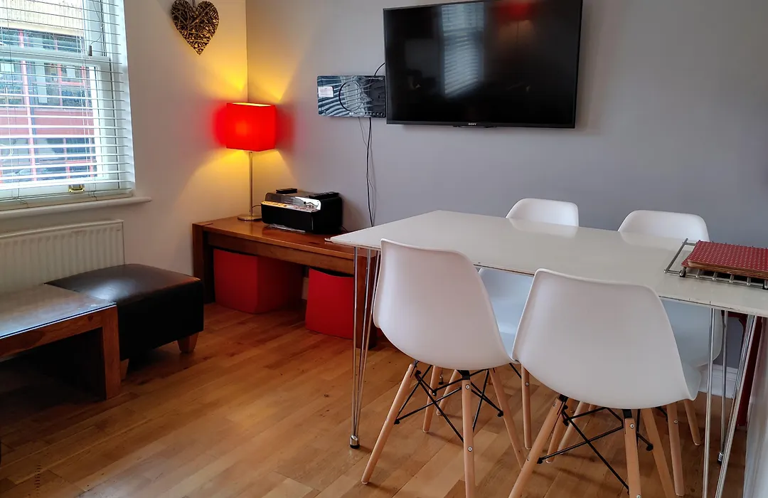 The Bath House Boutique B&B - In-Room Breakfast - Free Parking-1