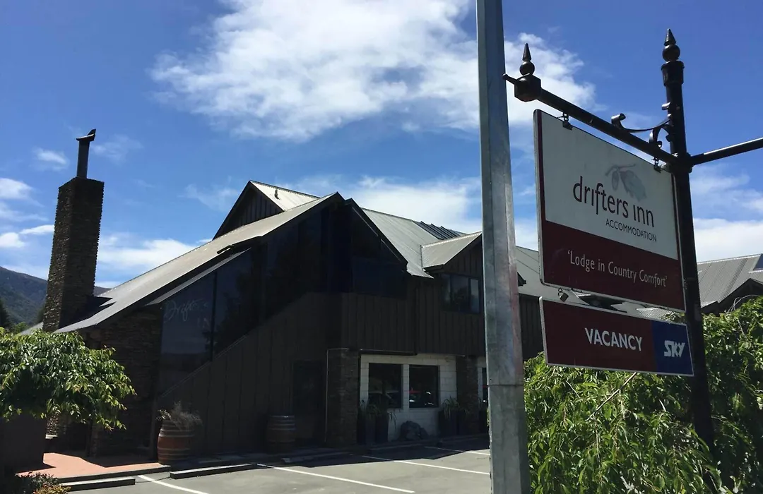Drifters Inn-1
