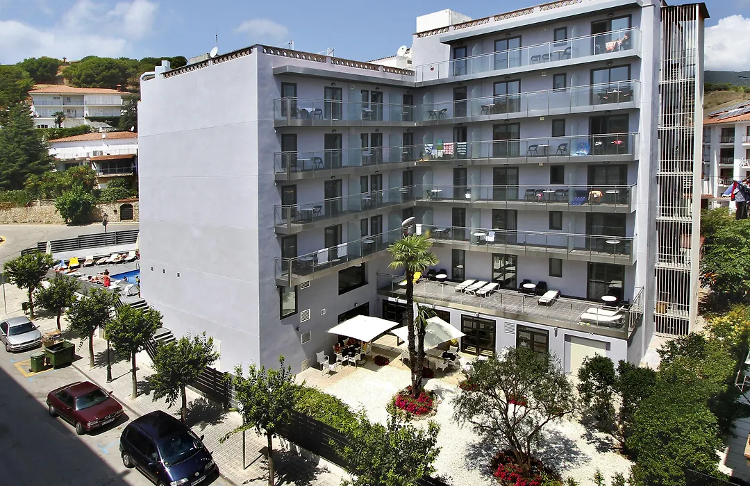 Summer Hotel-1