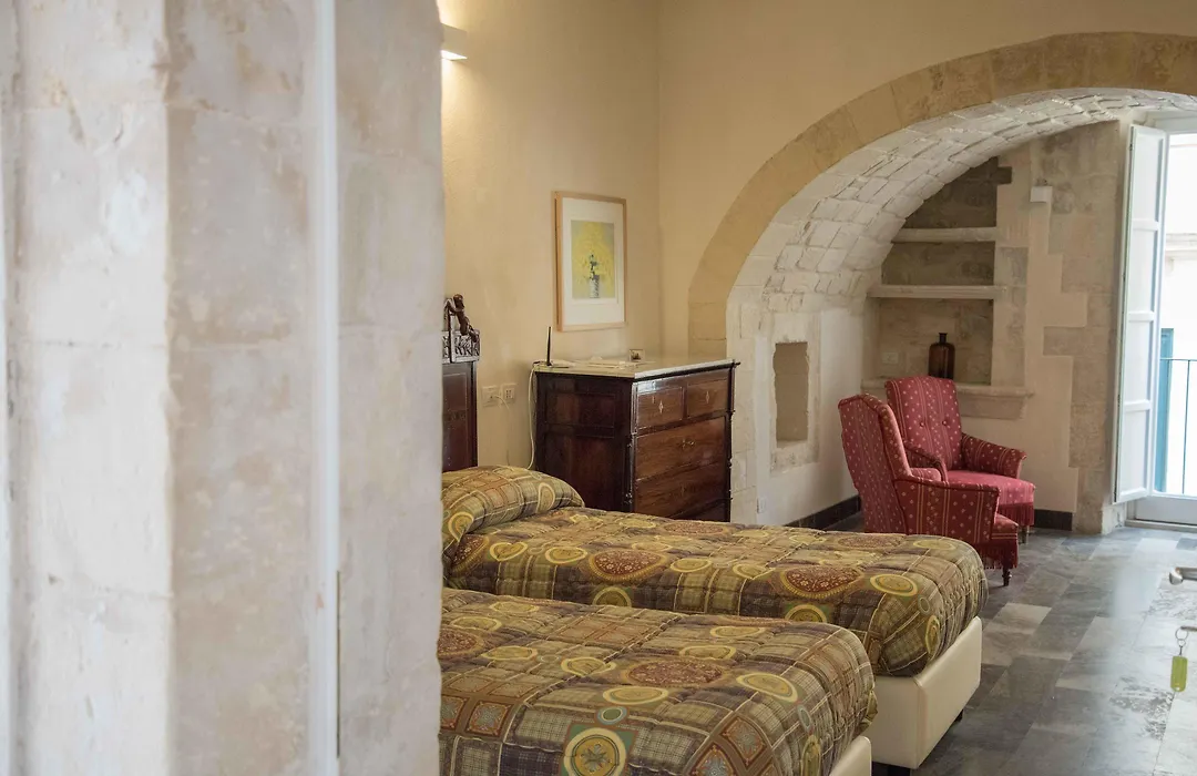 Hotel Dell'Orologio-1
