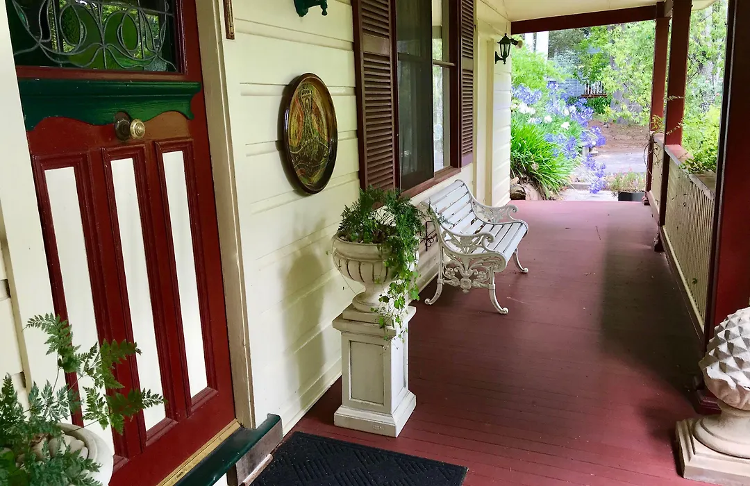The Chalet Guesthouse And Studio-1
