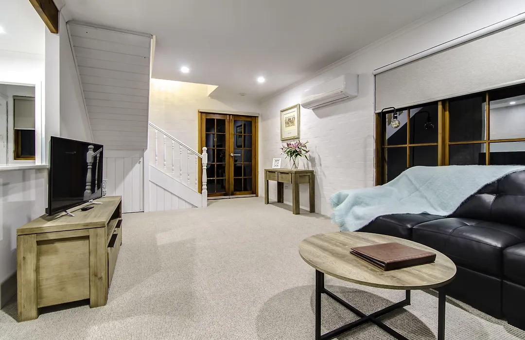 Hideaway On George-1