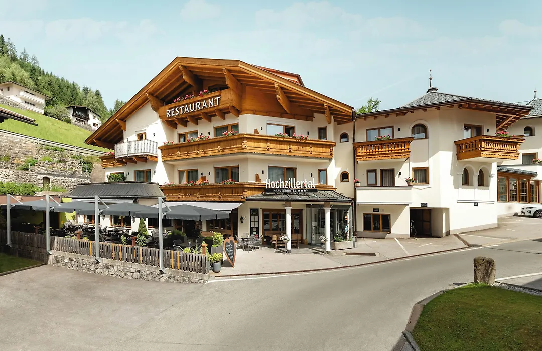Kraeuterhotel Hochzillertal-1