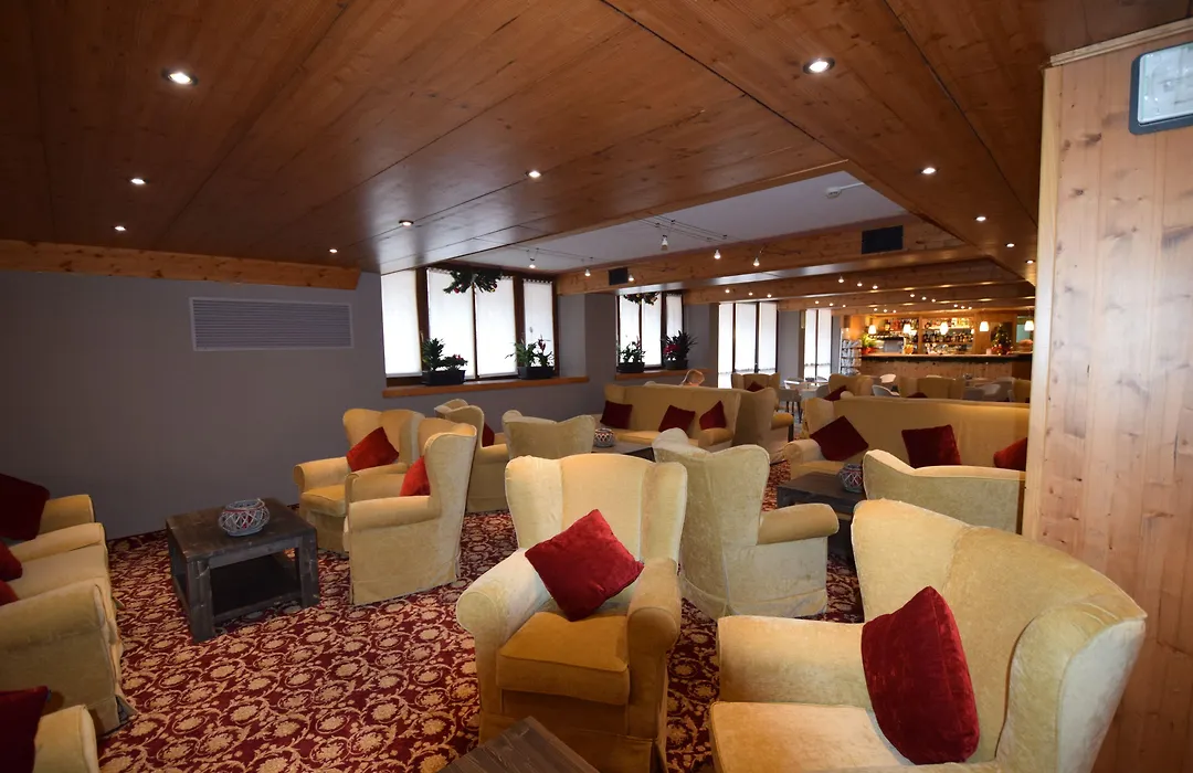 Hotel Piandineve-1