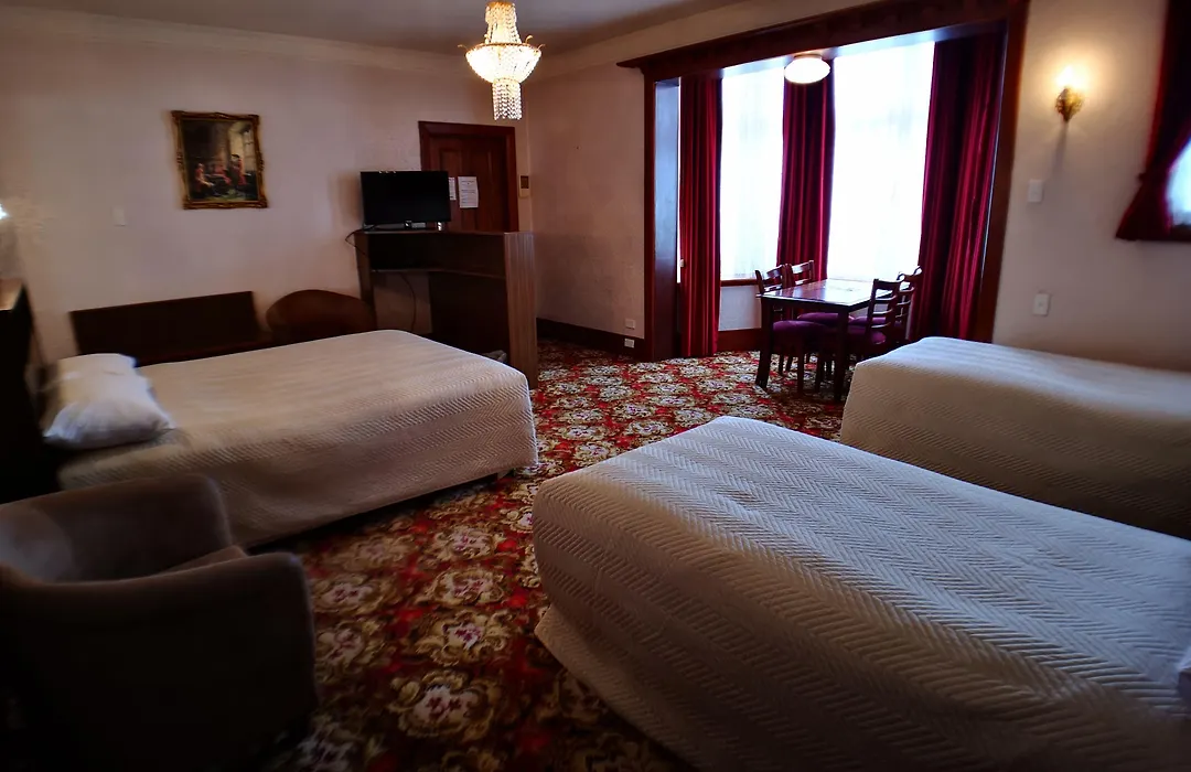 Motel Mayfair On Cavell-1