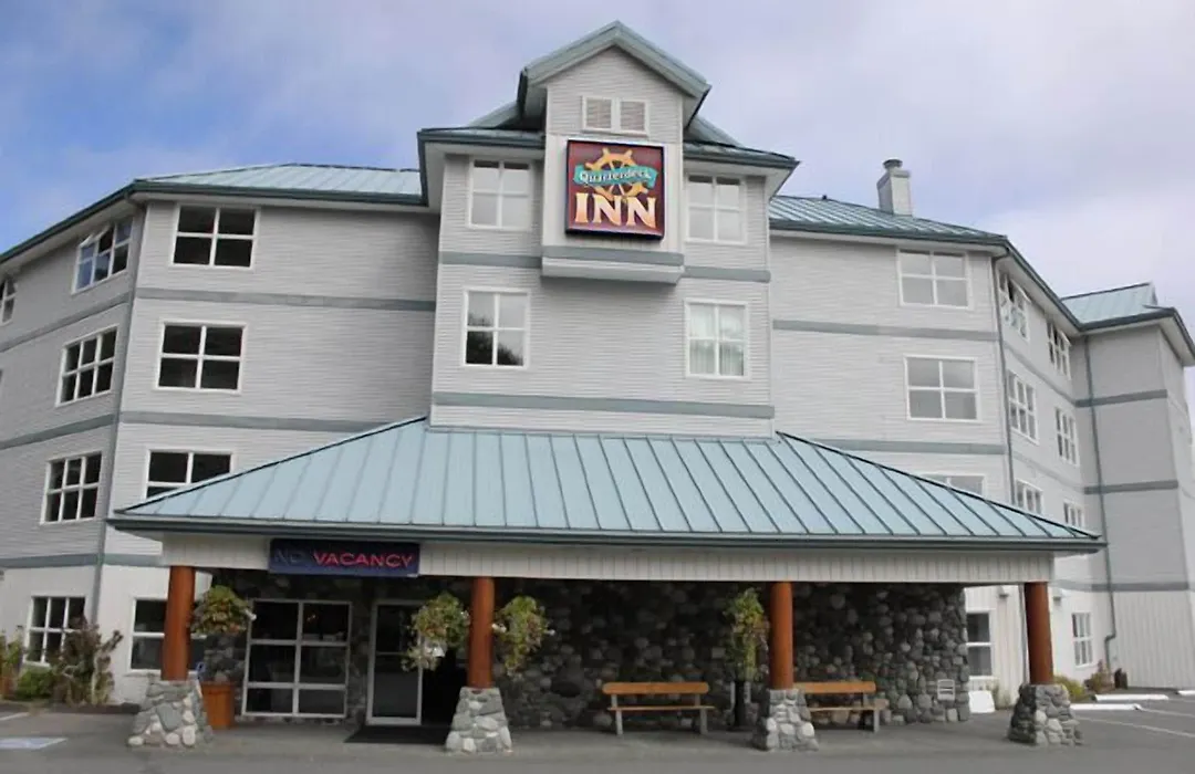 Quarterdeck Inn Port Hardy-1