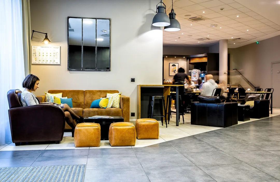 Best Western Plus Suitcase Paris La Defense-1