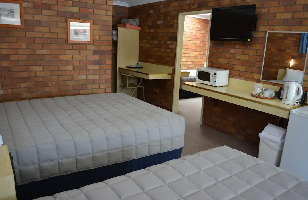 Peter Allen Motor Inn-1
