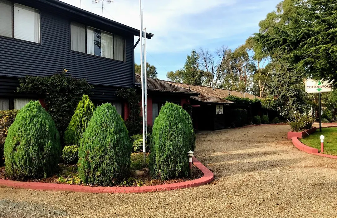 Cottonwood Lodge-1