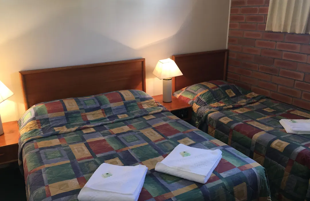 Gunsynd Motor Inn-1