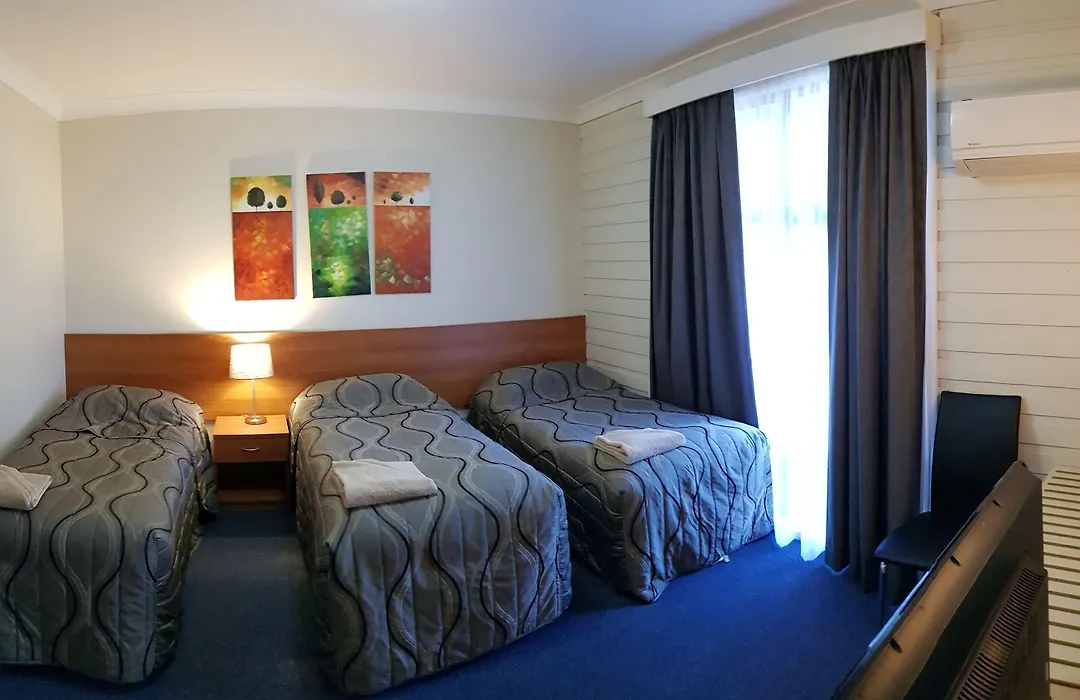 Amber Court Motor Inn-1