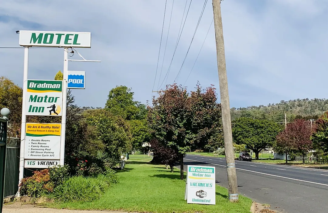 Bradman Motor Inn-1
