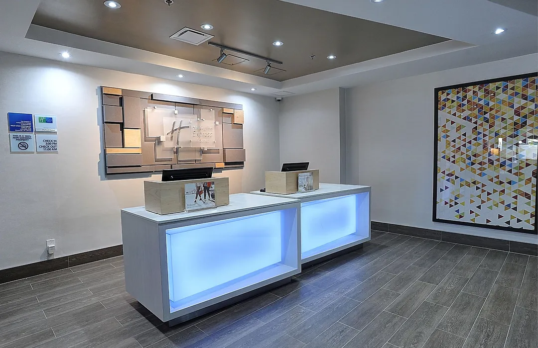 Holiday Inn Express & Suites Toronto Airport West By Ihg-1