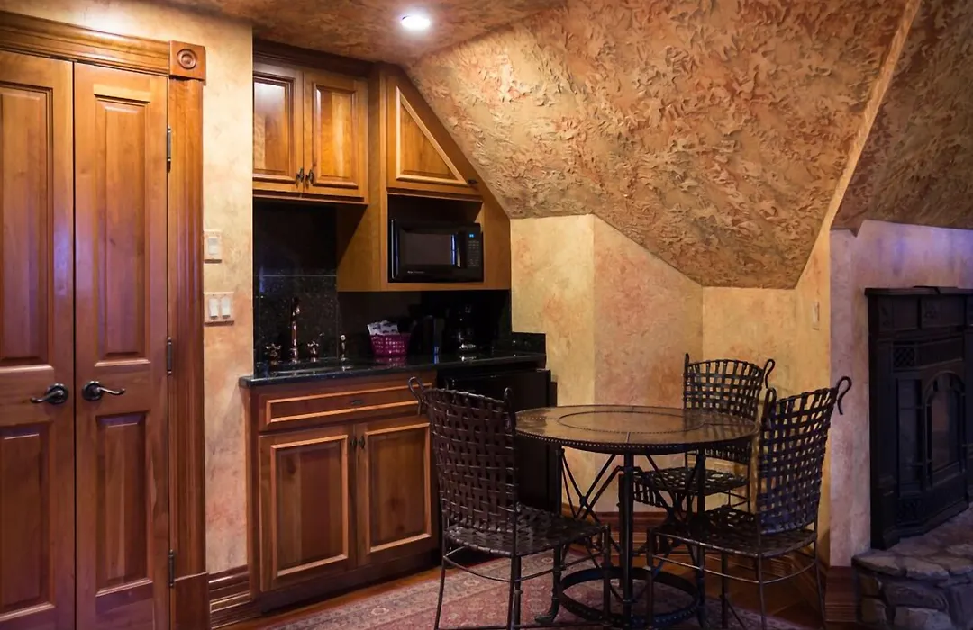 Landoll'S Mohican Castle-1