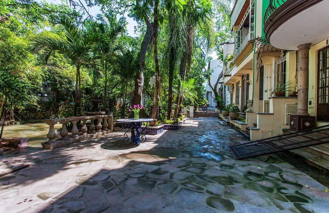 Garlands Del Rio Riverside Boutique Hotel-1