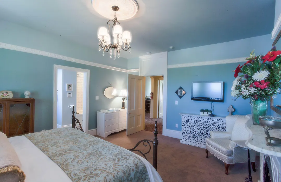 The Woodview Inn-1