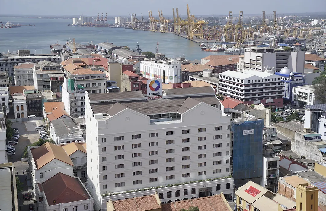 Fairway Colombo - Sri Lanka'S First Hotel With Robot Technology-1