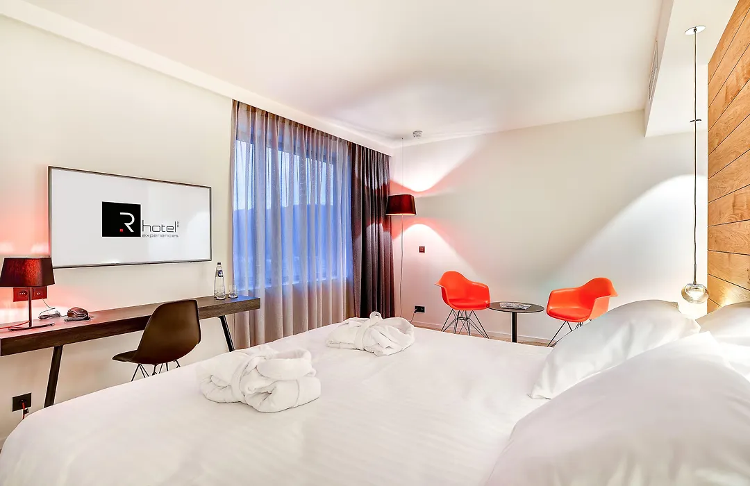 R Hotel Experiences-1