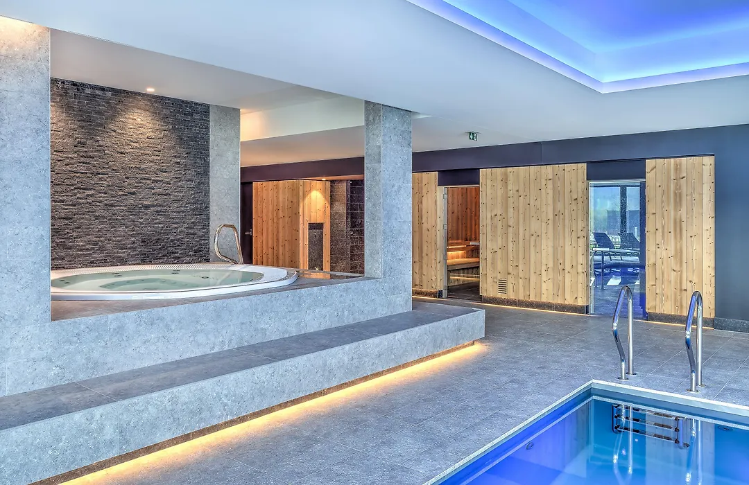 R Hotel Experiences-1