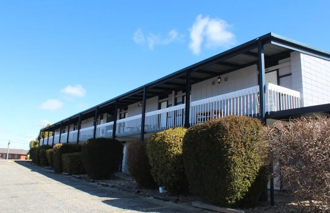 Snow Season Motor Inn-1