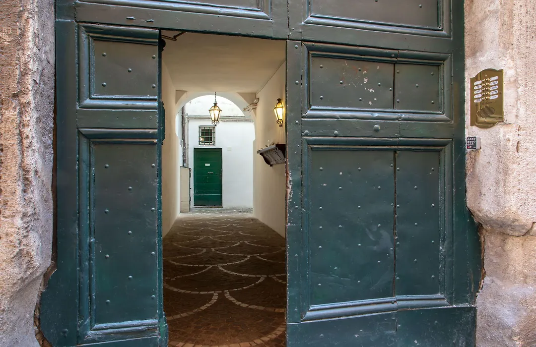 The Right Place 4U Navona Luxury Rooms-1