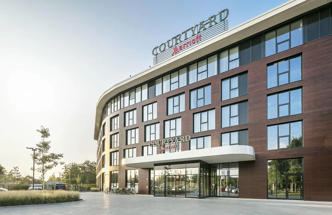 Courtyard By Marriott Wolfsburg-1