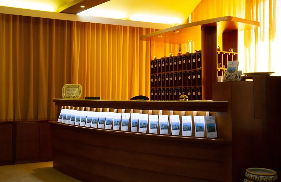 Hotel Maddaloni-1