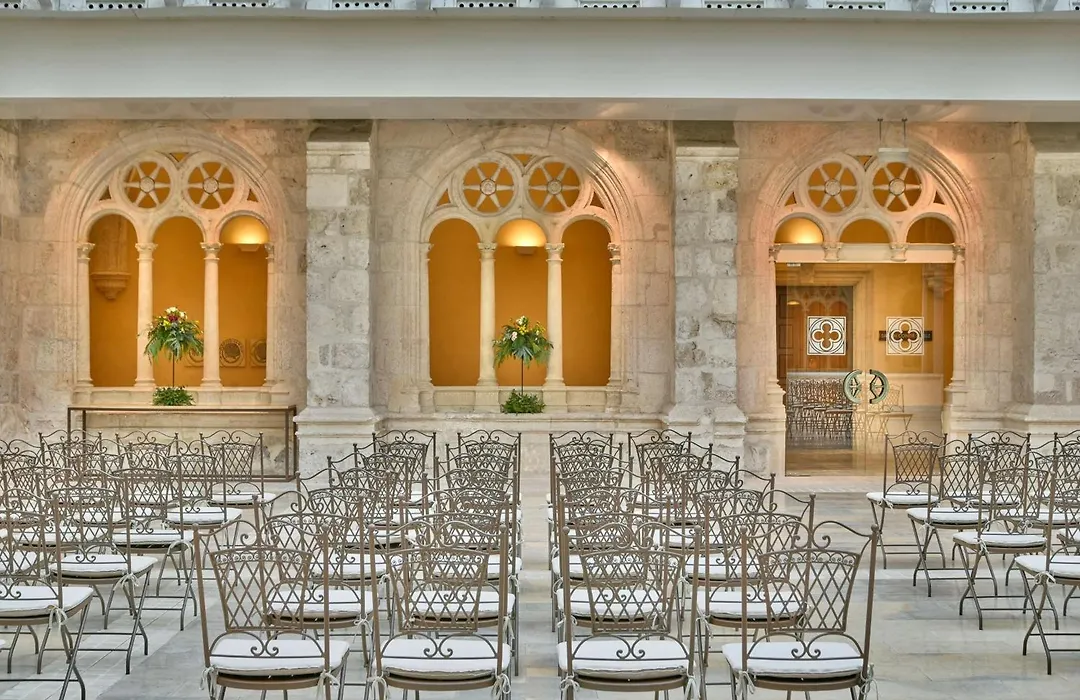 NH Collection Palacio de Burgos-1