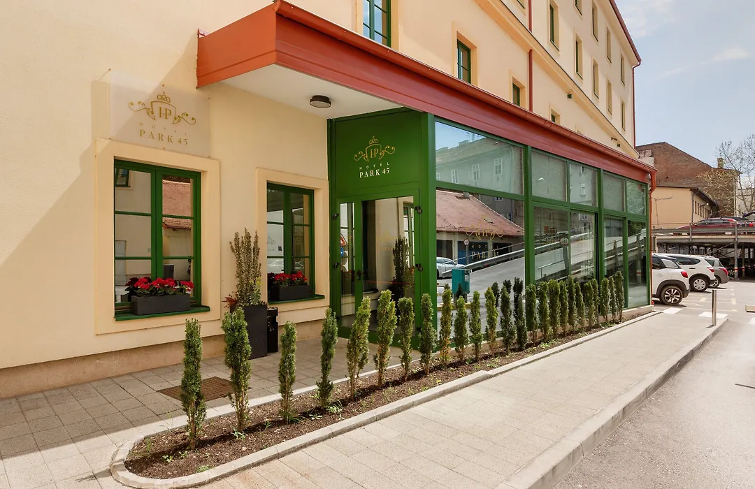 Hotel Park 45-1
