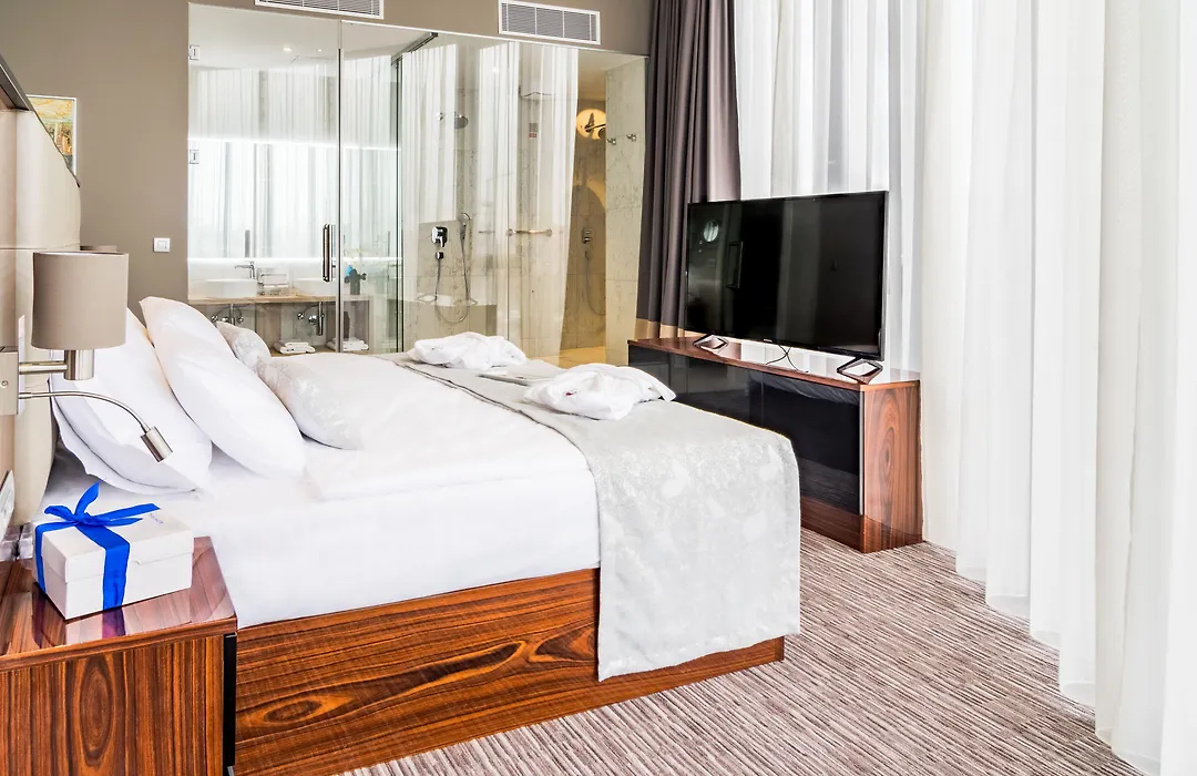 Admiral Hotel-1