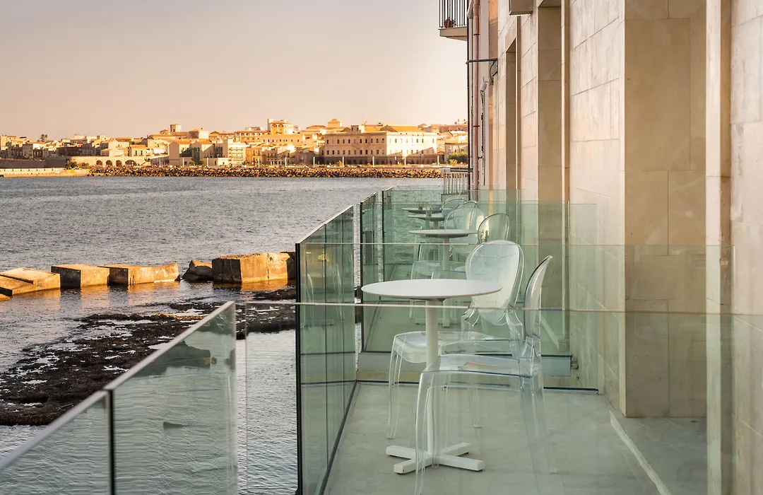Re Dionisio Luxury Suites-1
