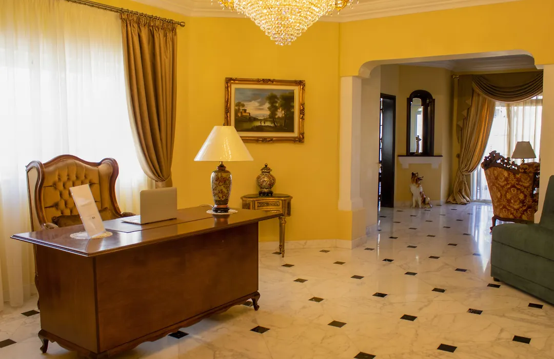 100 Boutique Living-1