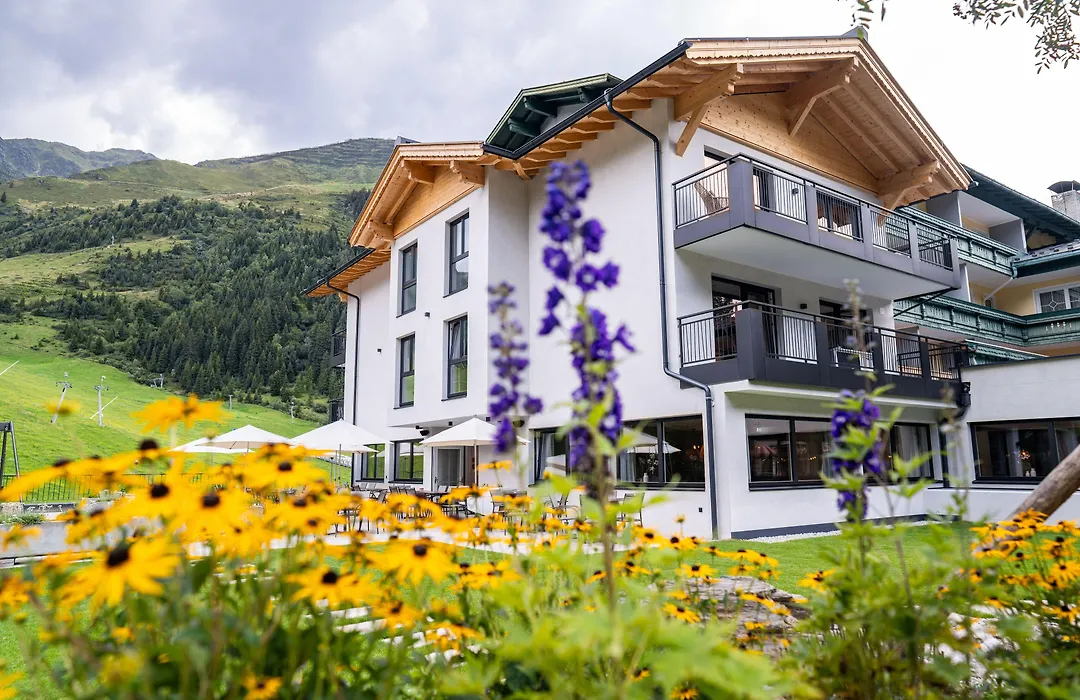 Berghotel Hochfügen-1