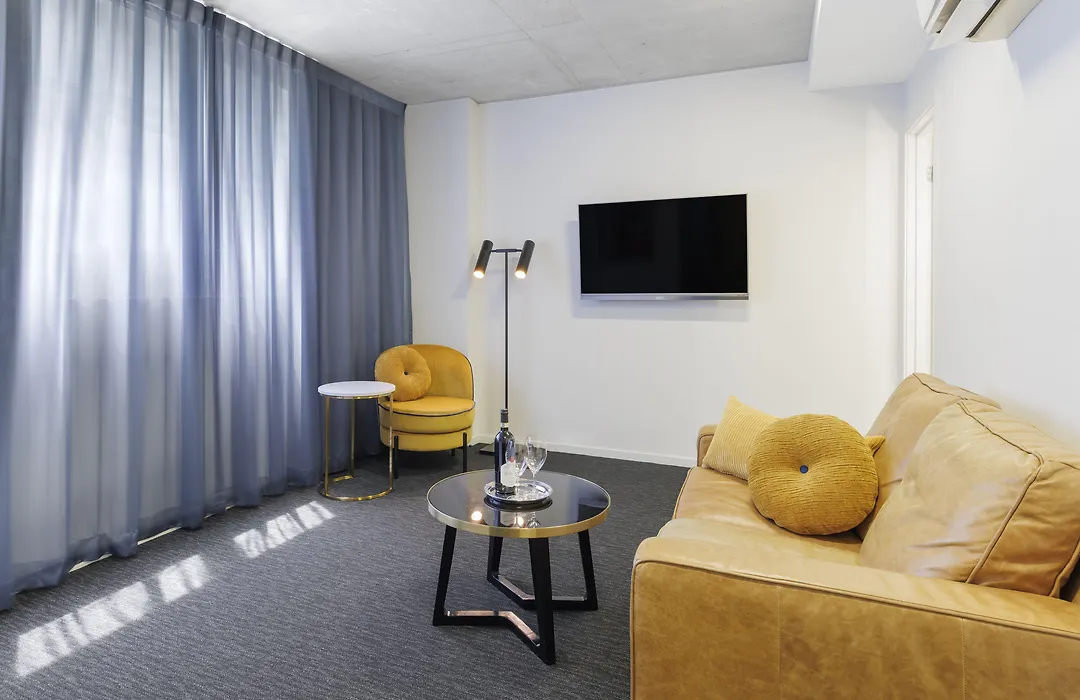 Oaks Melbourne St Kilda Road Hotel-1
