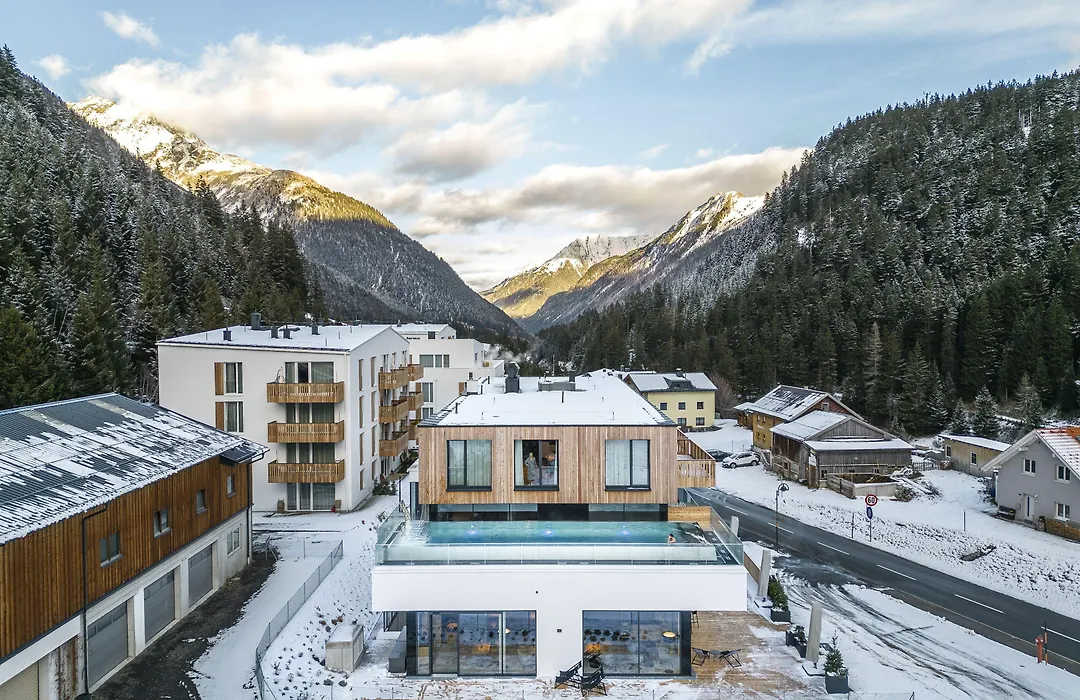 All-Suite Resort Paznaun Silvretta Premium Card Ende Juni bis Anfang Oktober inkludiert-1