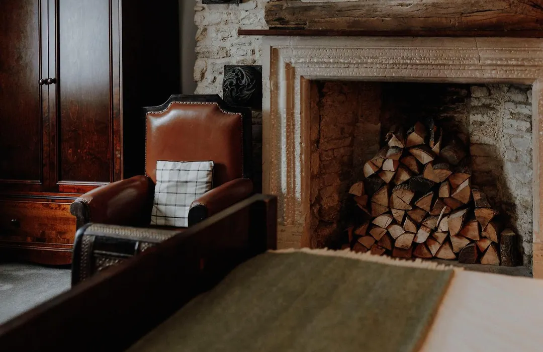 The Bull And Swan-1