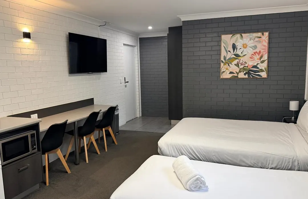 Blue Violet Motor Inn-1