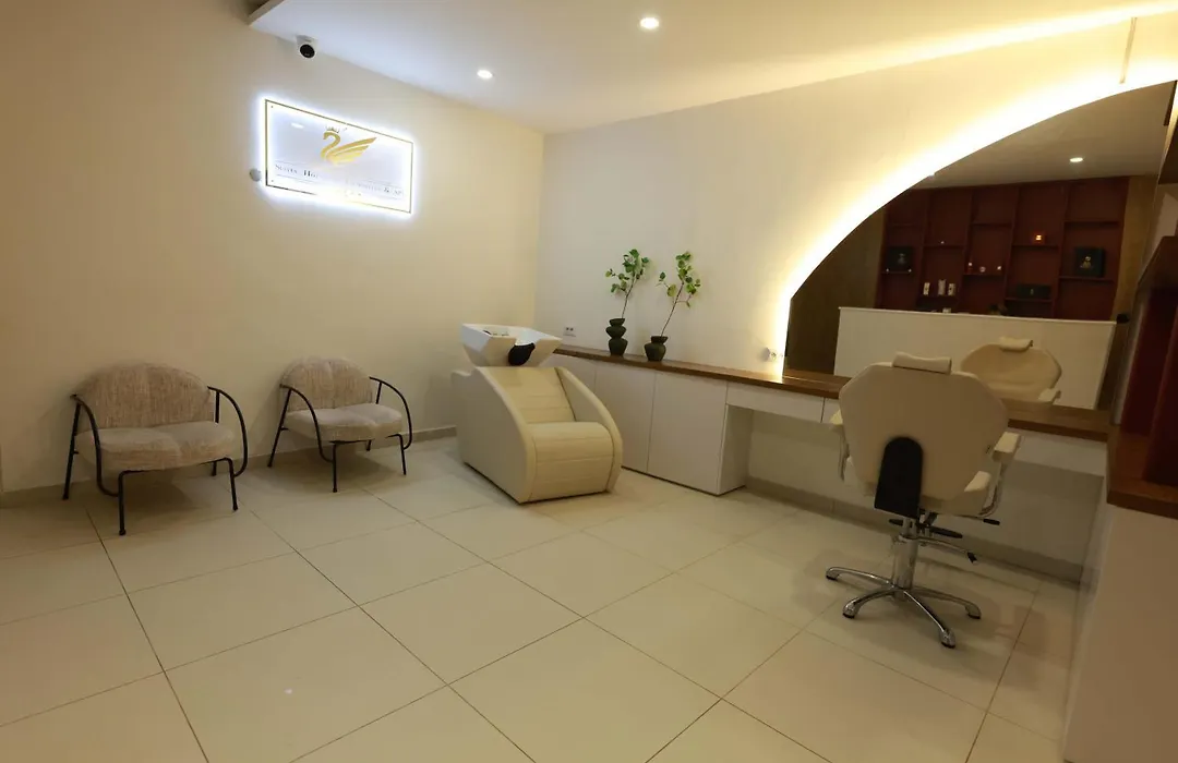 Suites Hotel Les Charmilles & Spa-1