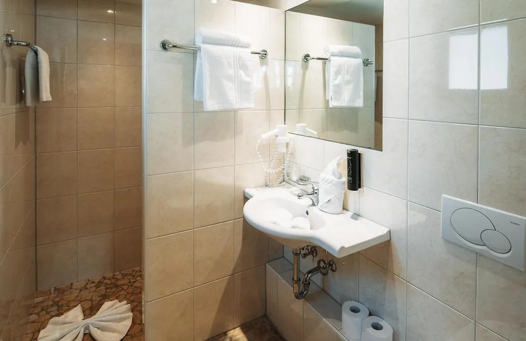 Hotel Garni Alpenjuwel-1
