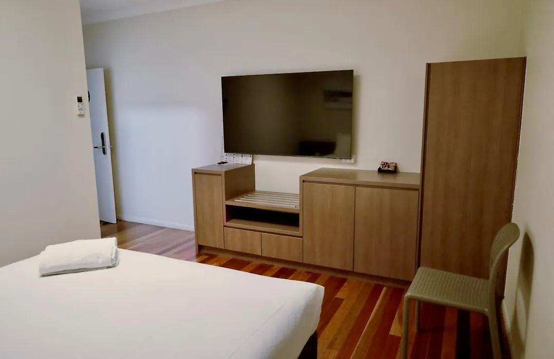 The Australian Hotel Motel-1