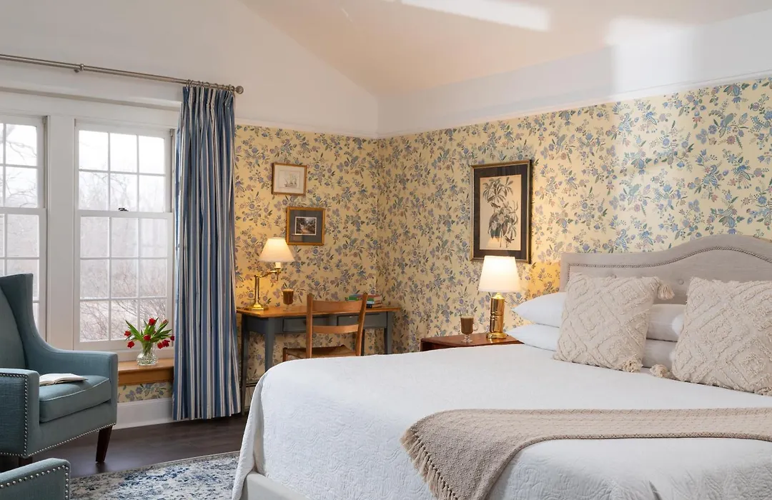 Chesterfield Inn-1